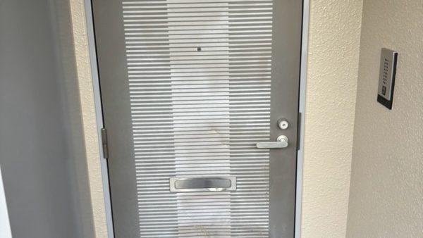 玄関ドアのリペア｜東大阪市