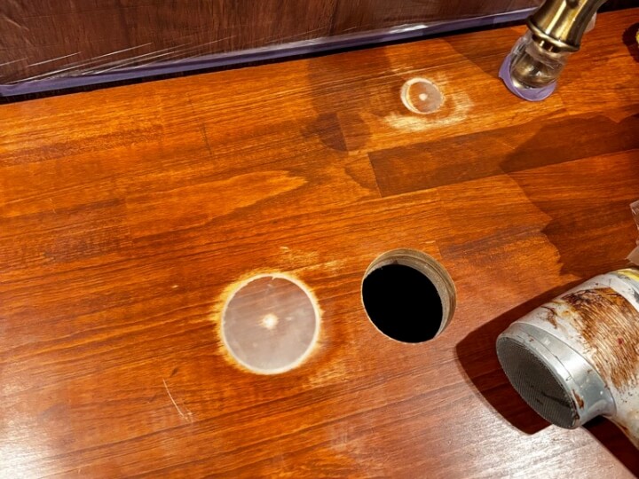 カウンターテーブル木部変色