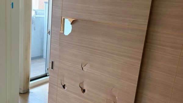 室内扉穴　北斗神拳｜大阪府中央区
